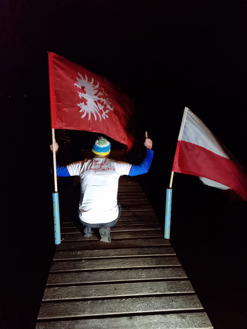 Lodowatą kąpielą uczcili pamięć Powstańców ZDJĘCIA