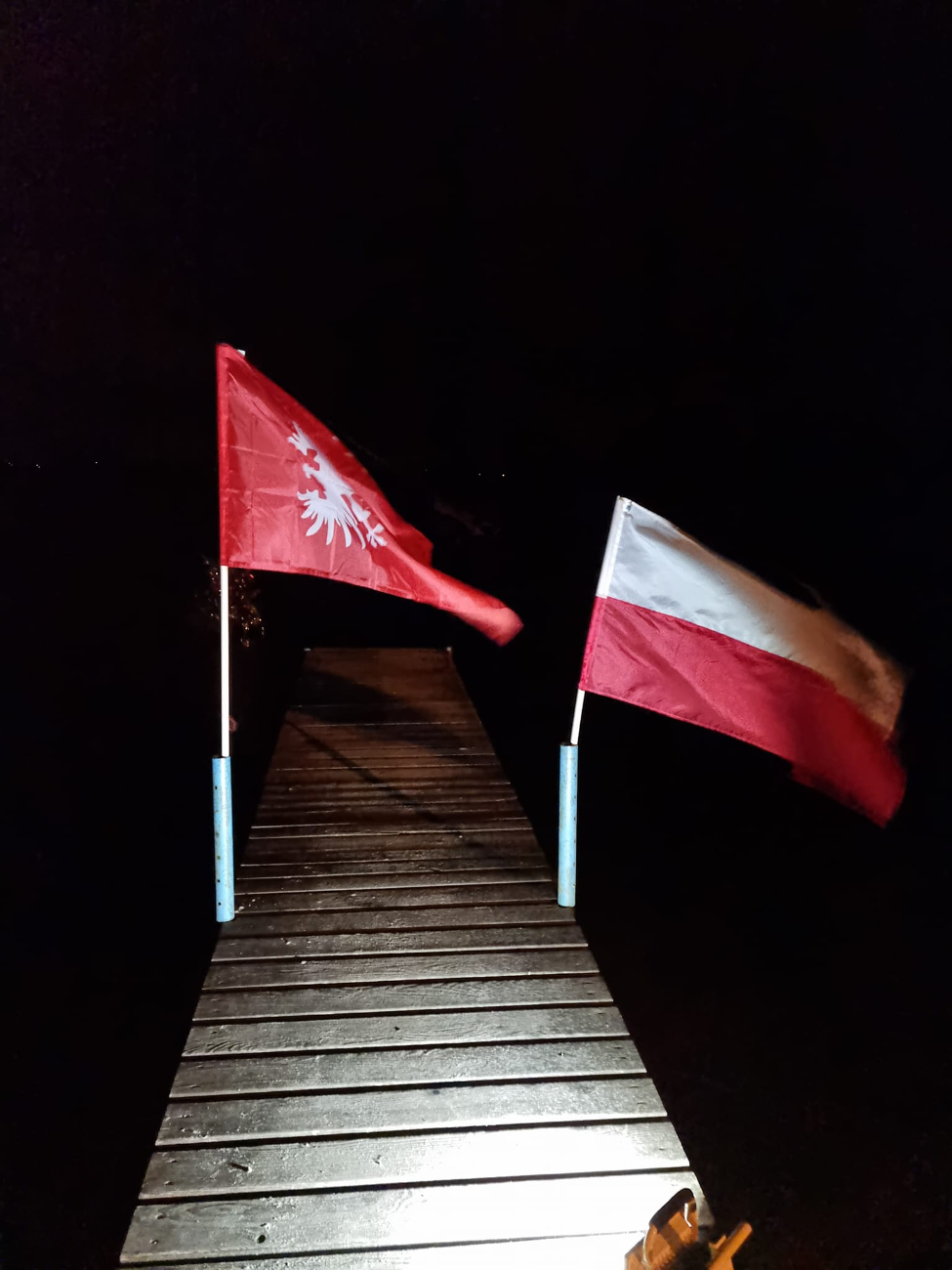 Lodowatą kąpielą uczcili pamięć Powstańców ZDJĘCIA