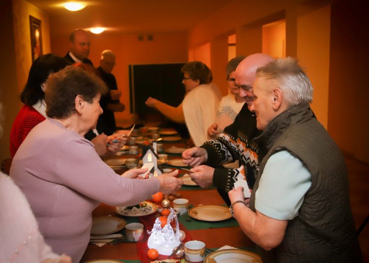 Świąteczne spotkanie parafialnego Caritasu ZDJĘCIA
