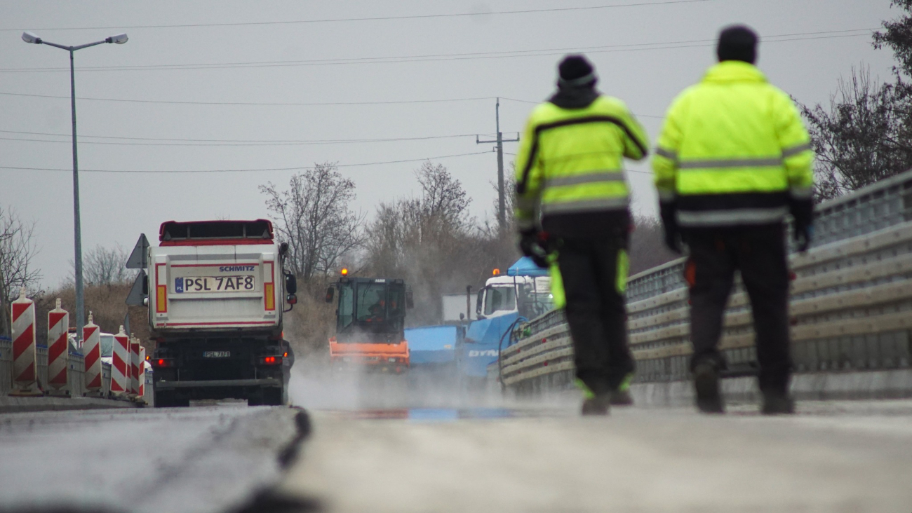 Most w Lądzie jest dziś zamknięty. Układają ostatnią warstwę