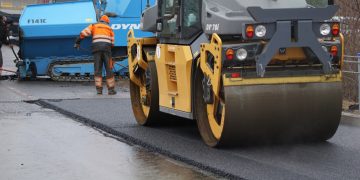 Most w Lądzie jest dziś zamknięty. Układają ostatnią warstwę