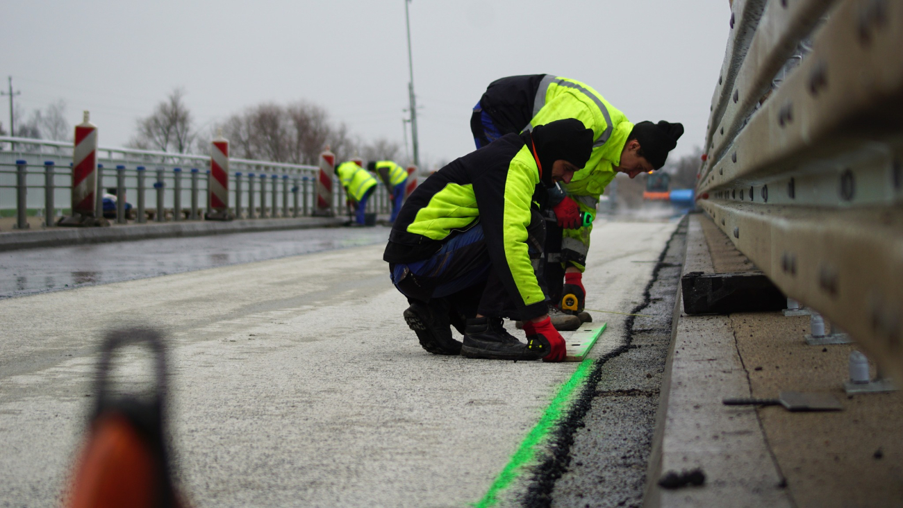 Most w Lądzie jest dziś zamknięty. Układają ostatnią warstwę