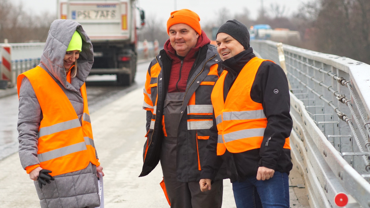 Most w Lądzie jest dziś zamknięty. Układają ostatnią warstwę