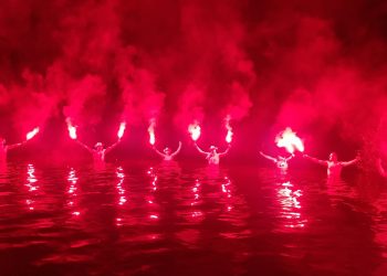 Lodowatą kąpielą uczcili pamięć Powstańców ZDJĘCIA