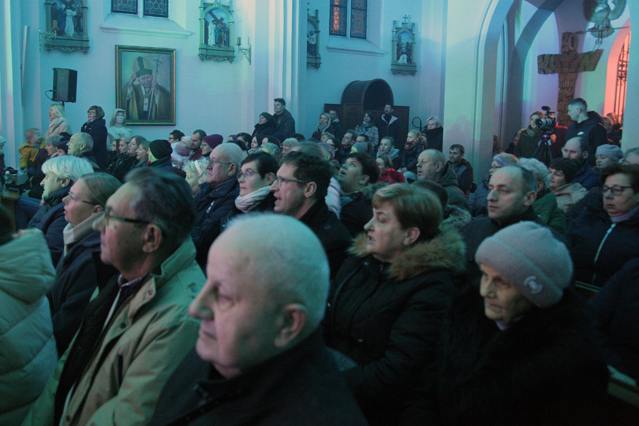 Kościół wypełnił się po brzegi ZDJĘCIA