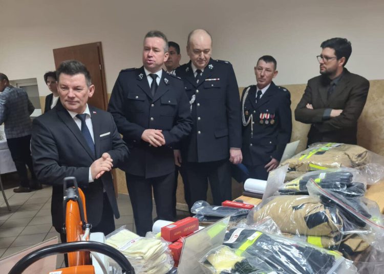 Strażacy z gminy dostali sprzęt