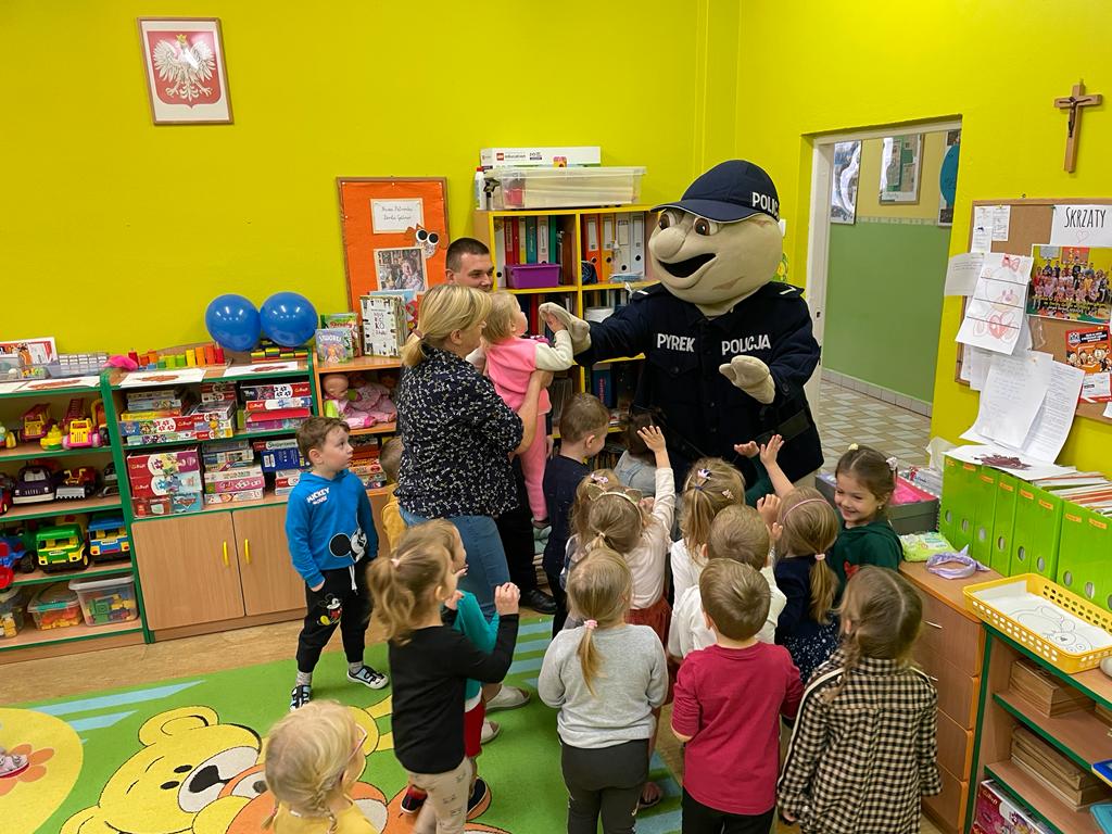 Niezwykły gość w słupeckich przedszkolach ZDJĘCIA