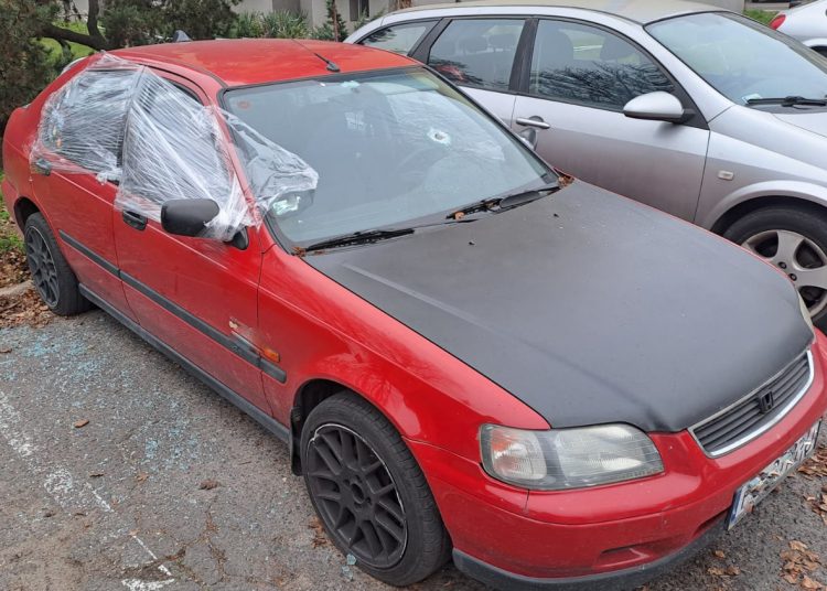 Niszczył szyby wystawowe i samochody. Wpadł w ręce policji