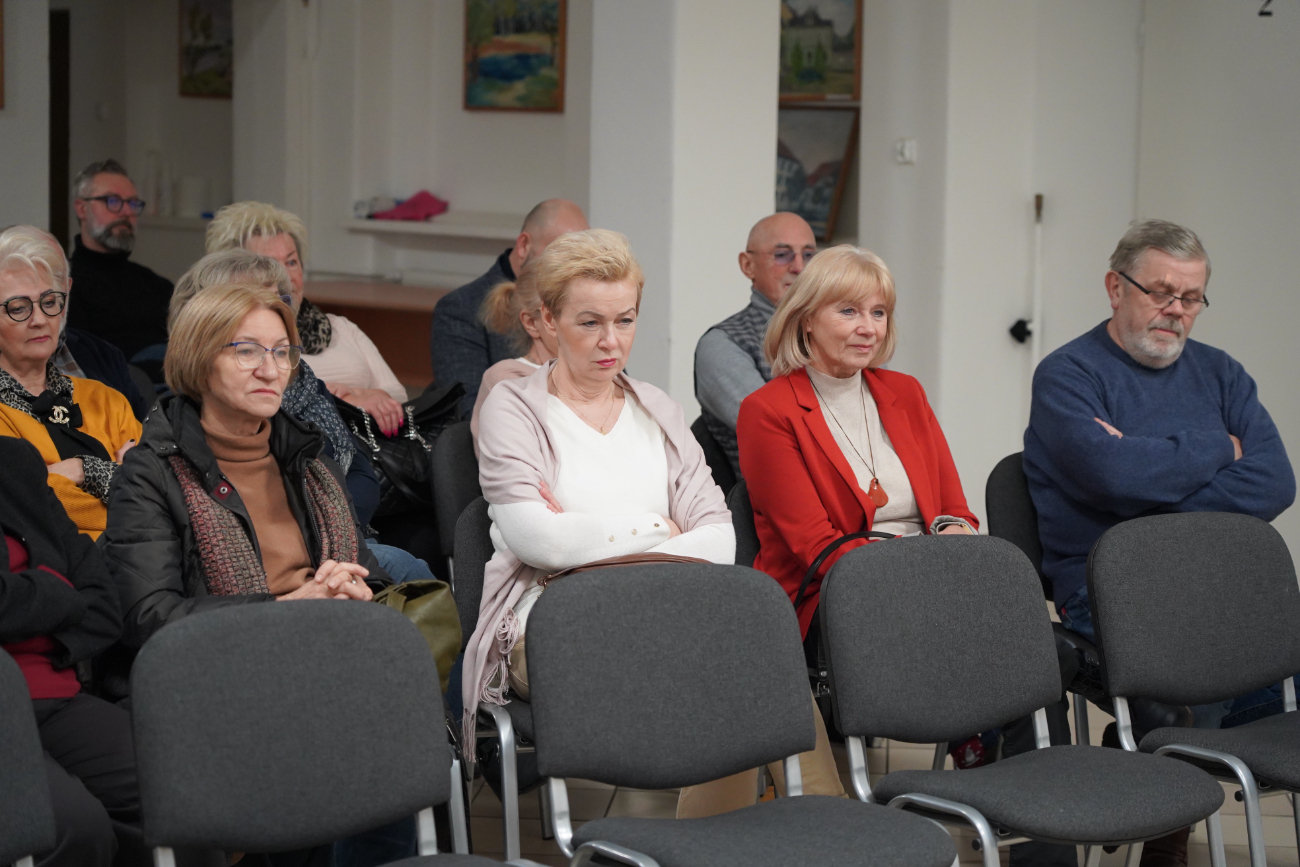 Senator Marcin Bosacki na spotkaniu w Słupcy