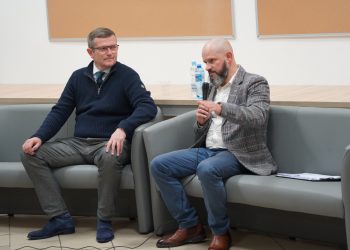 Senator Marcin Bosacki na spotkaniu w Słupcy