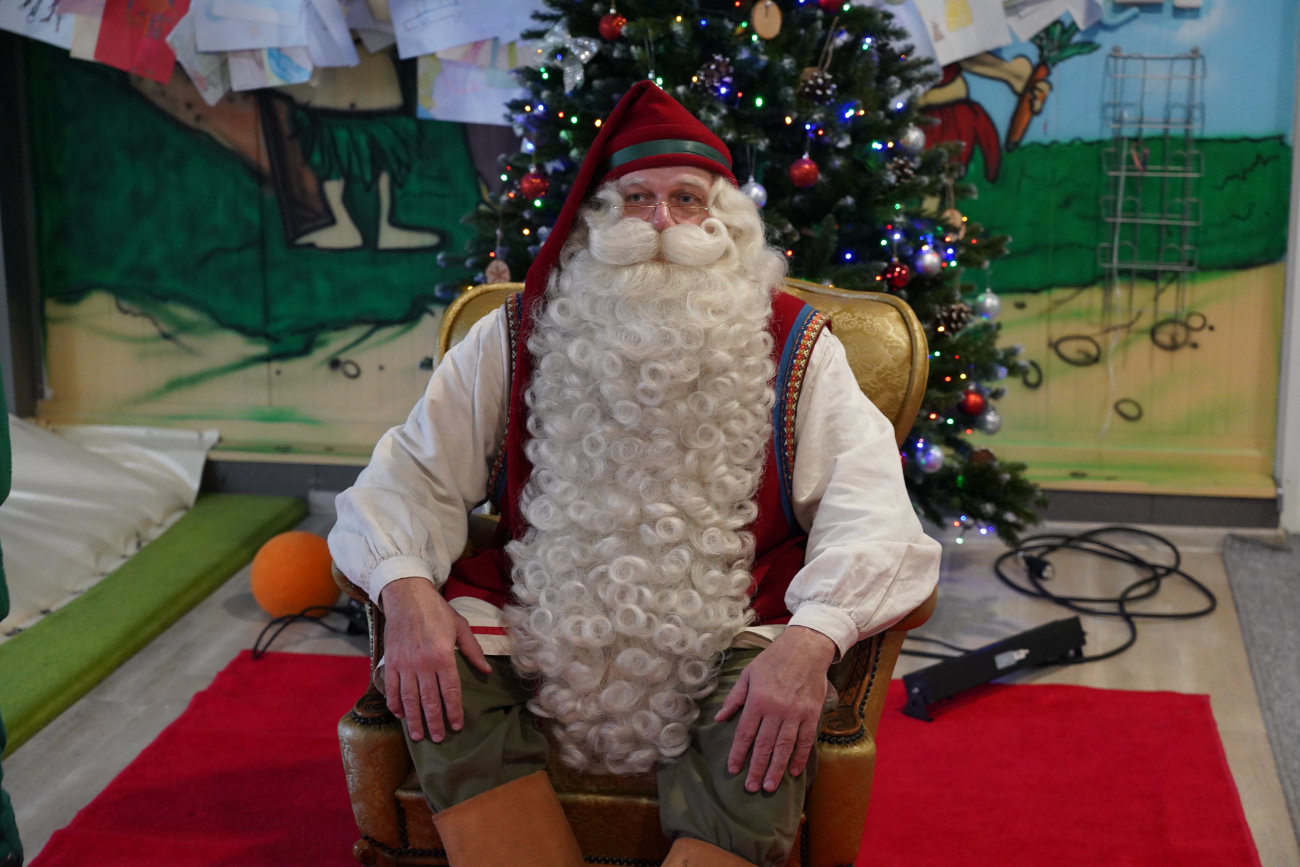 To nie żart. Prawdziwy Mikołaj gości dziś w Słupcy. Przyjechał prosto z Laponii