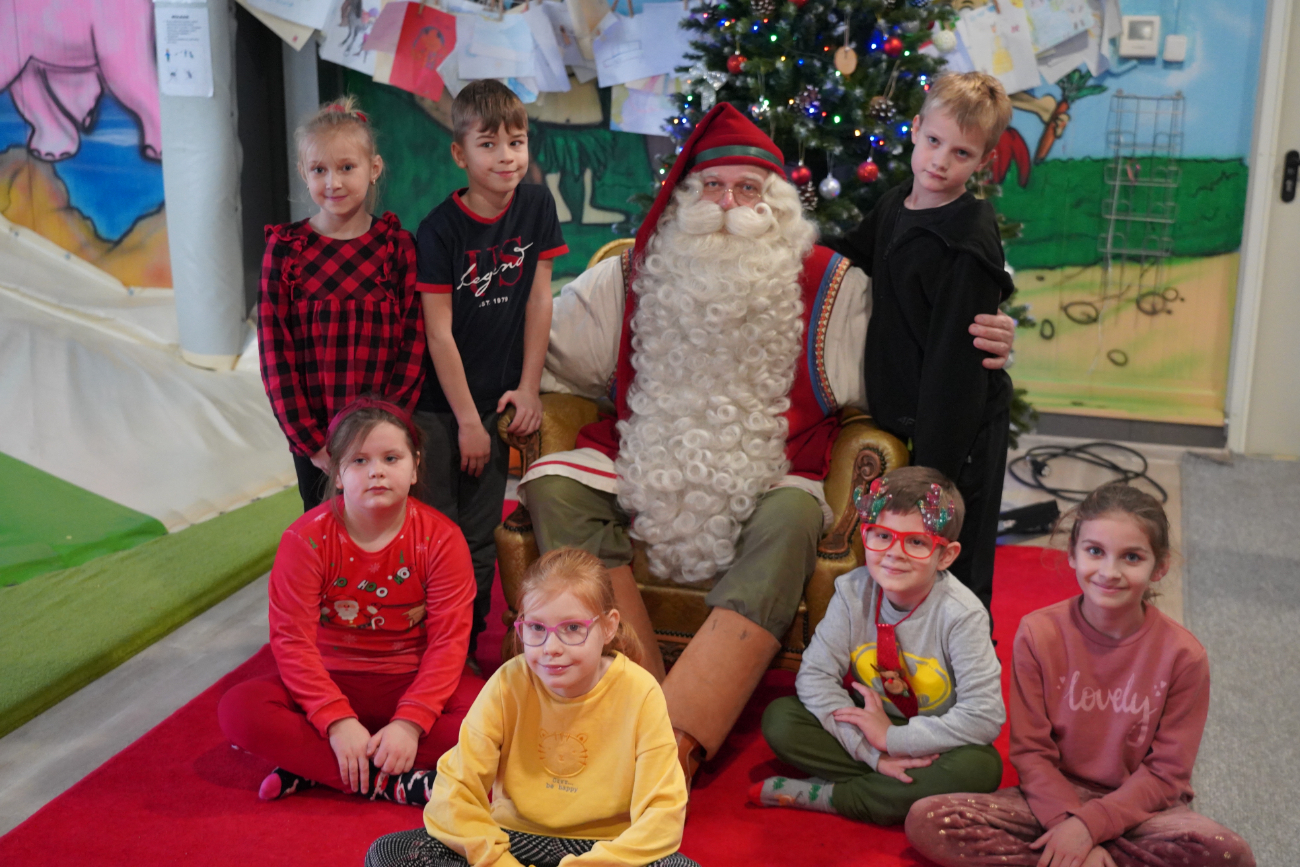 To nie żart. Prawdziwy Mikołaj gości dziś w Słupcy. Przyjechał prosto z Laponii
