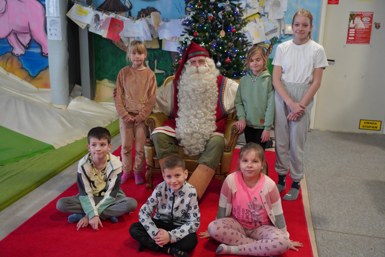 To nie żart. Prawdziwy Mikołaj gości dziś w Słupcy. Przyjechał prosto z Laponii