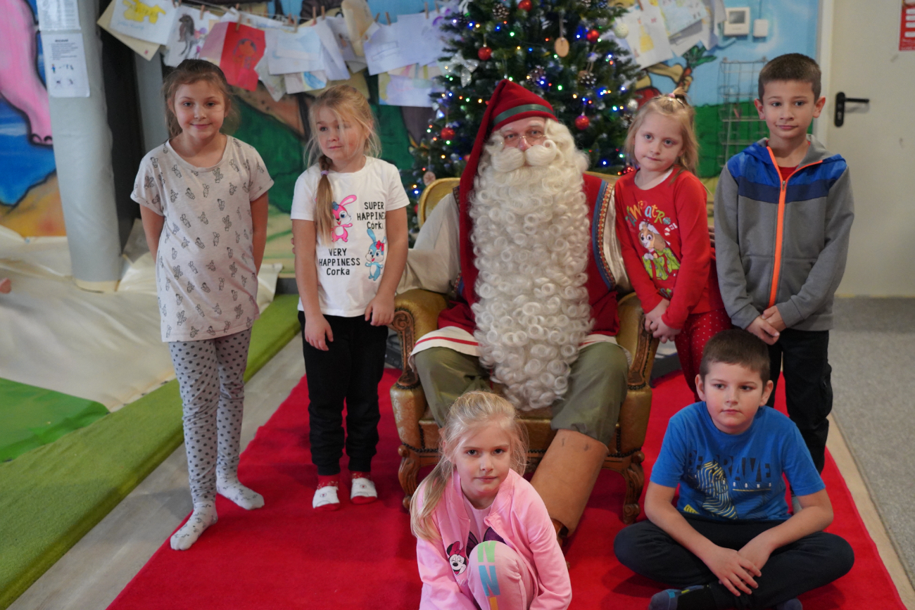 To nie żart. Prawdziwy Mikołaj gości dziś w Słupcy. Przyjechał prosto z Laponii