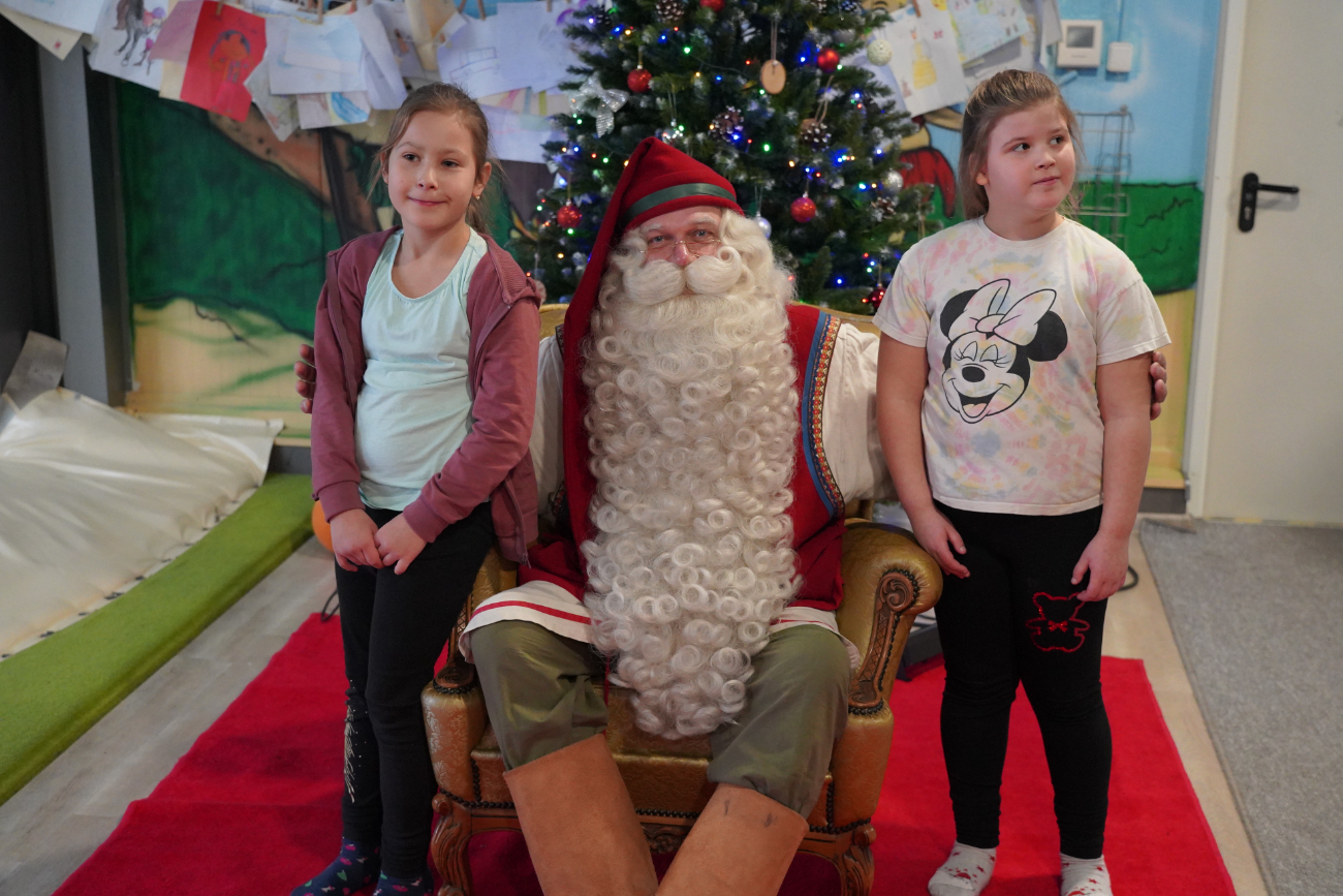 To nie żart. Prawdziwy Mikołaj gości dziś w Słupcy. Przyjechał prosto z Laponii