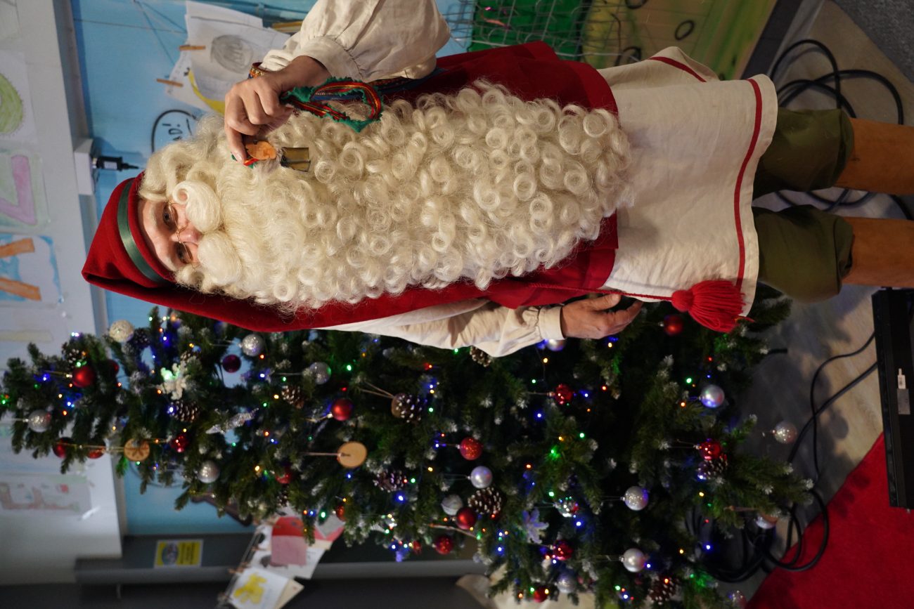 To nie żart. Prawdziwy Mikołaj gości dziś w Słupcy. Przyjechał prosto z Laponii