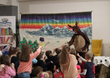 Biblioteka zaprosiła na spektakl