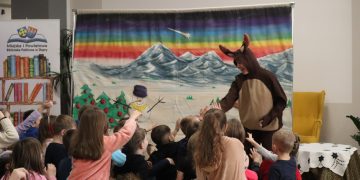 Biblioteka zaprosiła na spektakl