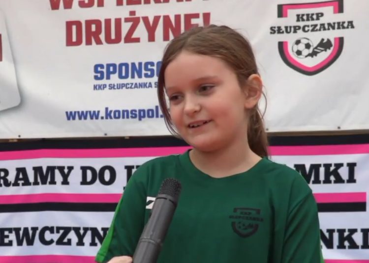 One uwielbiają grać w piłkę. Zobacz film