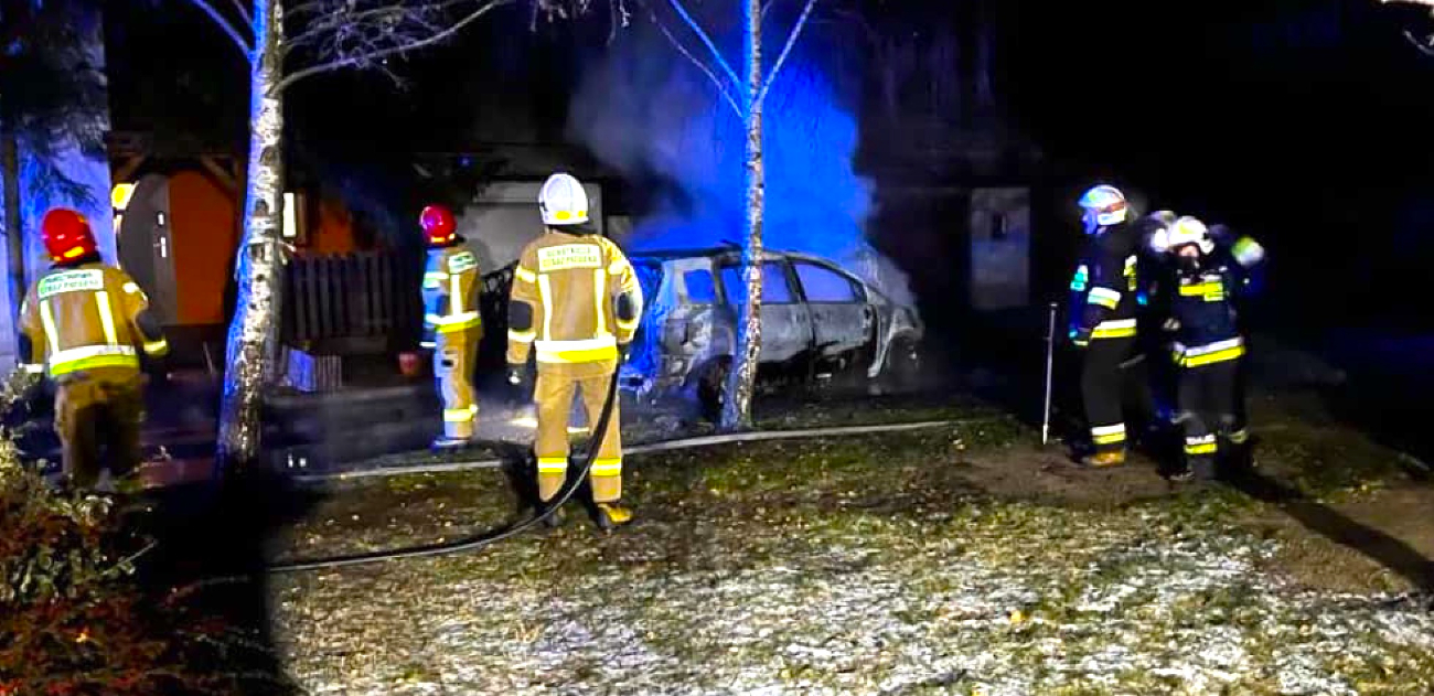 Spłonął samochód w Pokojach ZDJĘCIA