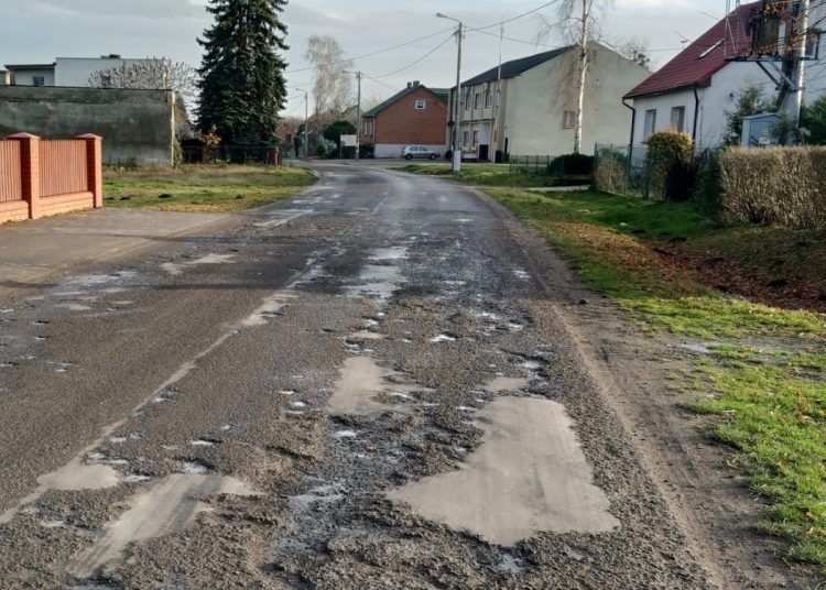 Drogi wstydliwe dla powiatu