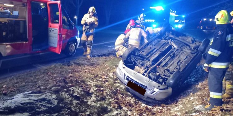 Dachowanie na K92. Strażacy podają przyczynę