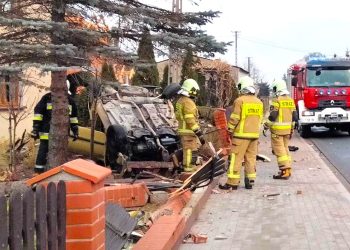 Zasnął za kierownicą. Wiemy, jaki mandat dostał
