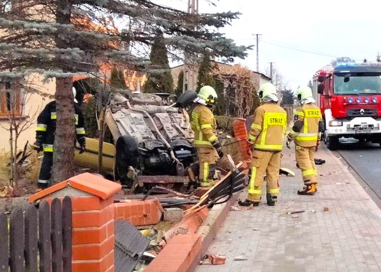Zasnął za kierownicą. Wiemy, jaki mandat dostał