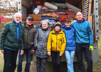 Przywieźli całą przyczepę darów