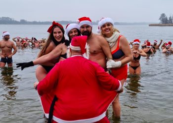 Słupeckie Morsy poczuły już klimat świąt ZDJĘCIA