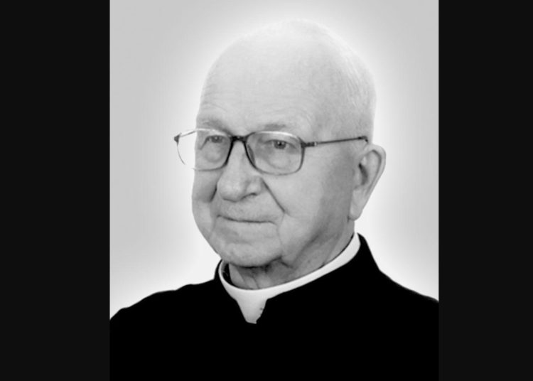 Nie żyje ks. Karol Napiórkowski. Był proboszczem w Giewartowie