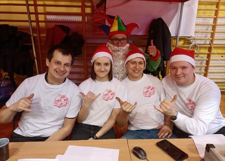 Paczkami mikołajkowymi obdarowali pół tysiąca dzieci