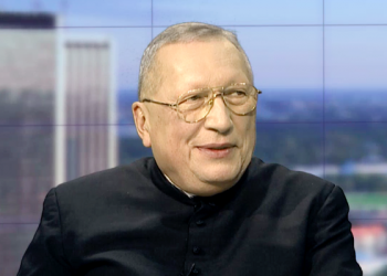 Ksiądz Kneblewski znowu szokuje. Porównał WOŚP do nazistowskiej propagandy?