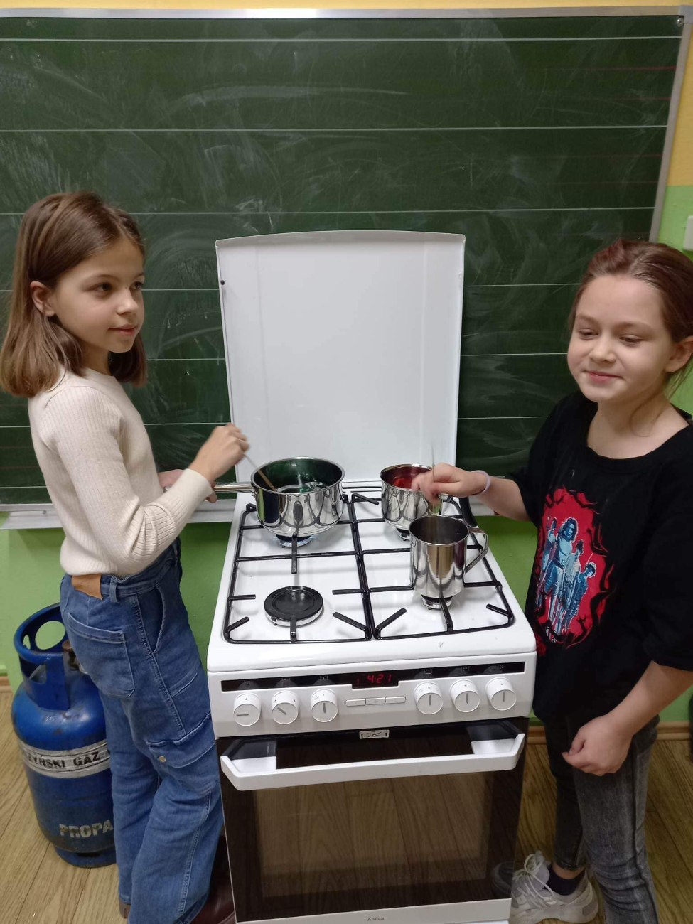 Warsztaty świąteczne w szkole w Drążnej