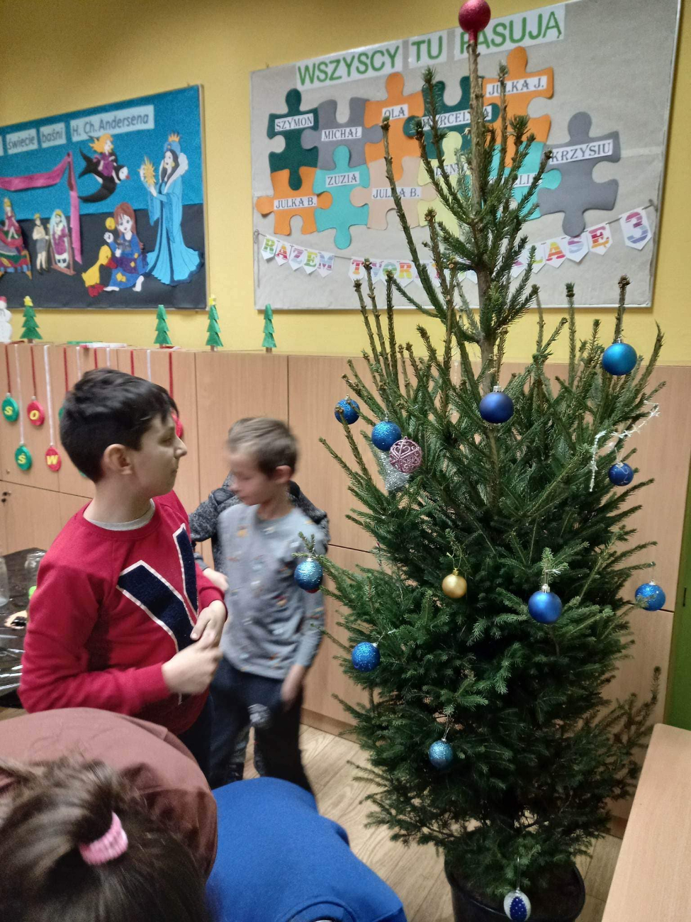 Warsztaty świąteczne w szkole w Drążnej