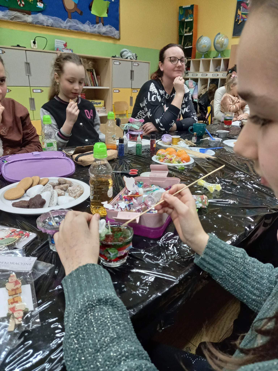 Warsztaty świąteczne w szkole w Drążnej