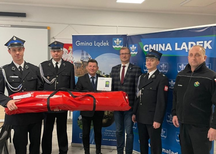 Sprzęt dla druhów z gminy Lądek