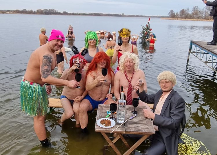 Morsowy Skok w Nowy Rok. „Jak w dobrym kabarecie” ZDJĘCIA