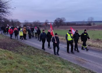 Przeszli 14 kilometrów, by oddać hołd bohaterom