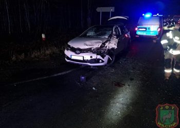 Groźnie w gminie Słupca. Zderzyły się dwa auta