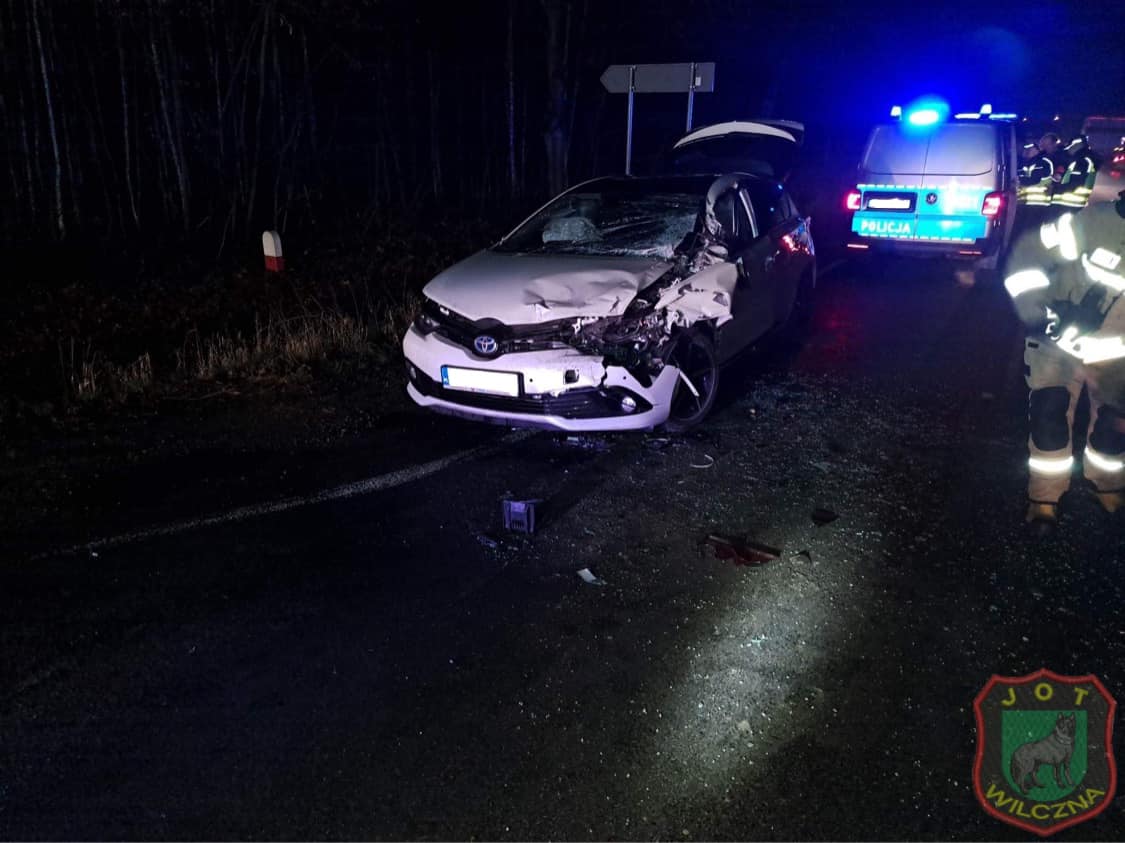 Groźnie w gminie Słupca. Zderzyły się dwa auta