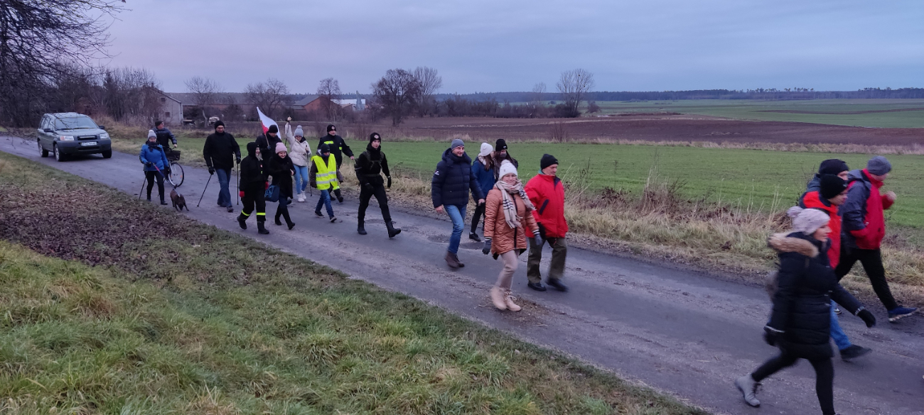 Przeszli 14 kilometrów, by oddać hołd bohaterom