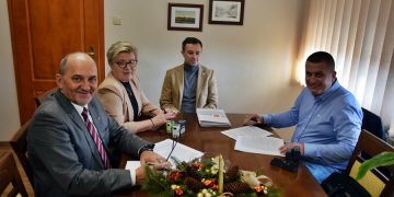 Podpisali umowę na budowę sali wiejskiej