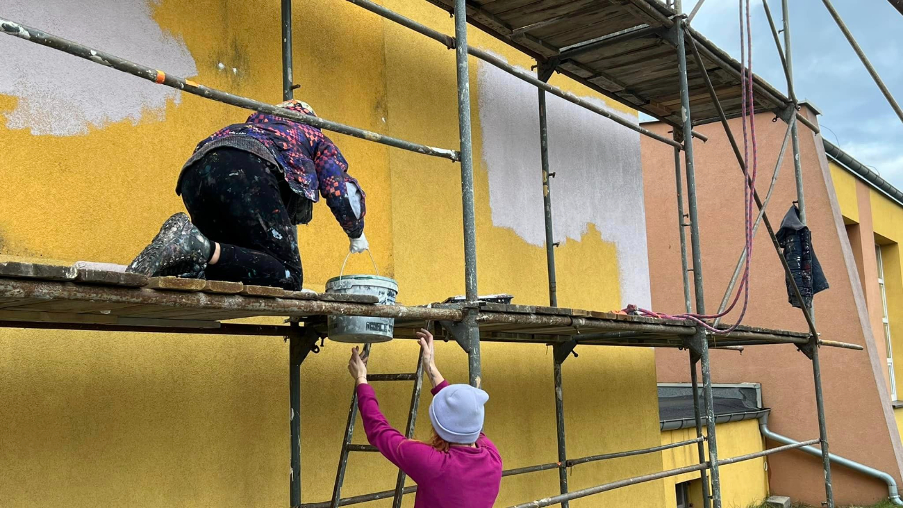 Mural już powstaje. Za kilka dni zobaczymy efekt