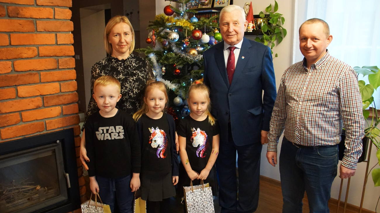 Starosta odwiedził trojaczki