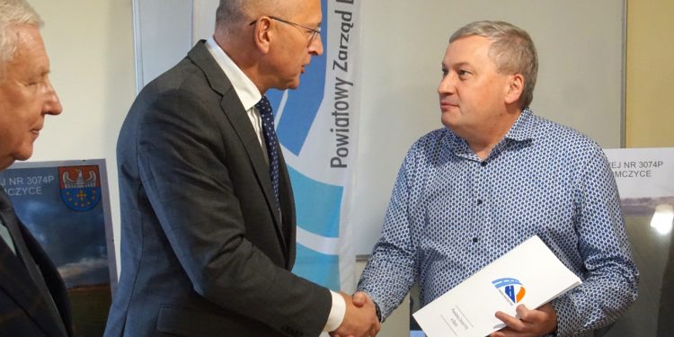 Droga ze Słomczyc do Sierakowa za pół roku