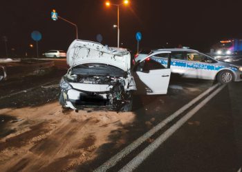 Groźnie na skrzyżowaniu. Trzy osoby w szpitalu