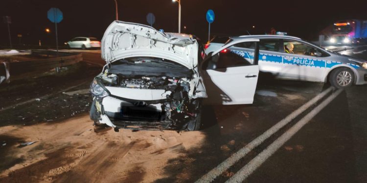 Groźnie na skrzyżowaniu. Trzy osoby w szpitalu