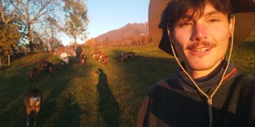 Przemierza Europę autostopem. Francuski student w Strzałkowie