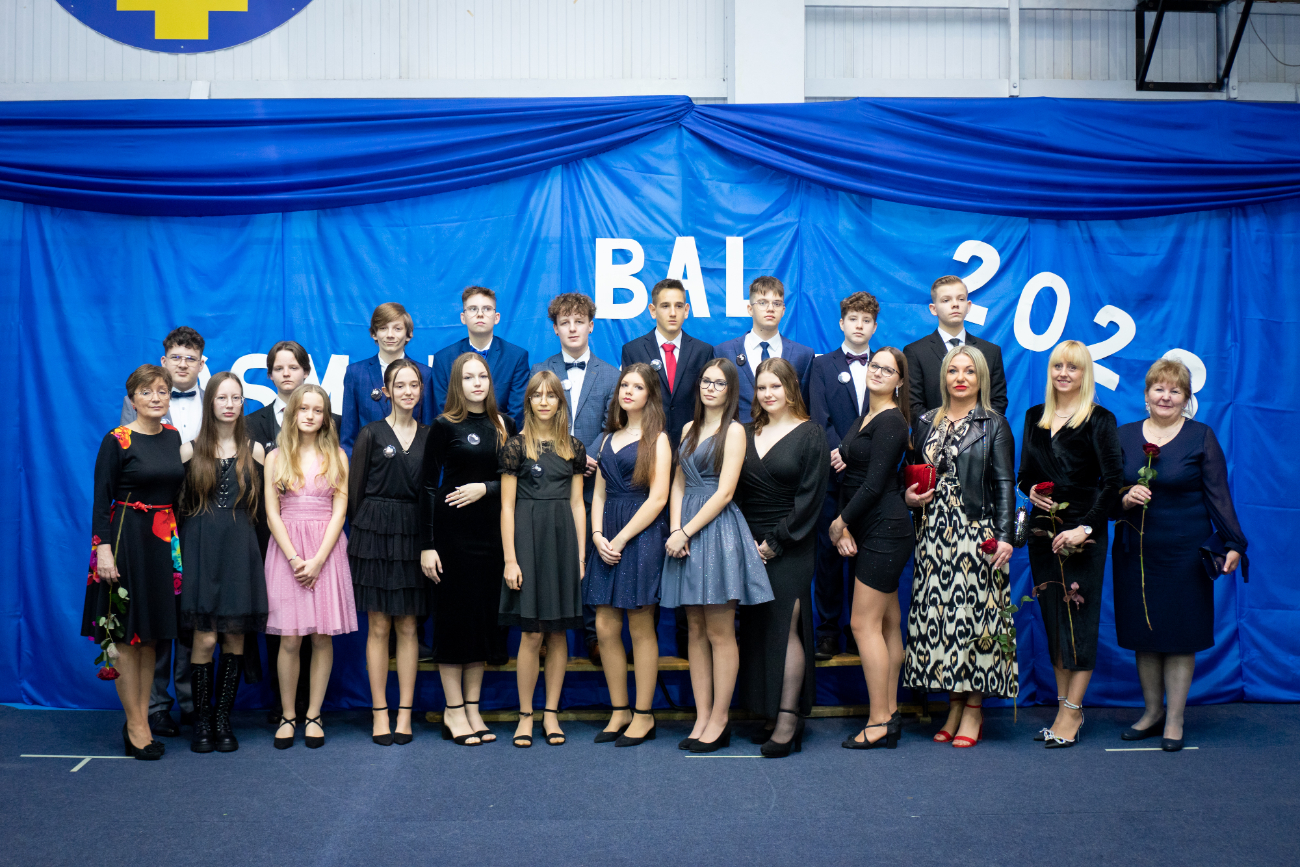 Bal Ósmoklasistów. Zobacz zdjęcia klasowe